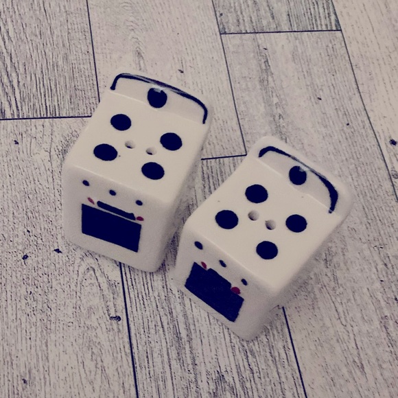 White and Black Stove Salt and Pepper Shakers - Picture 2 of 5